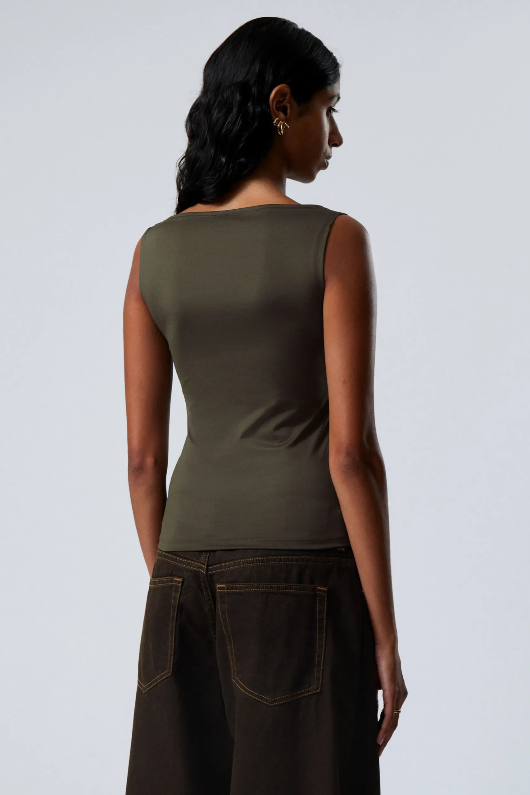 Weekday ANNIE SLEEVELESS BOAT-NECK TOP khaki green Best