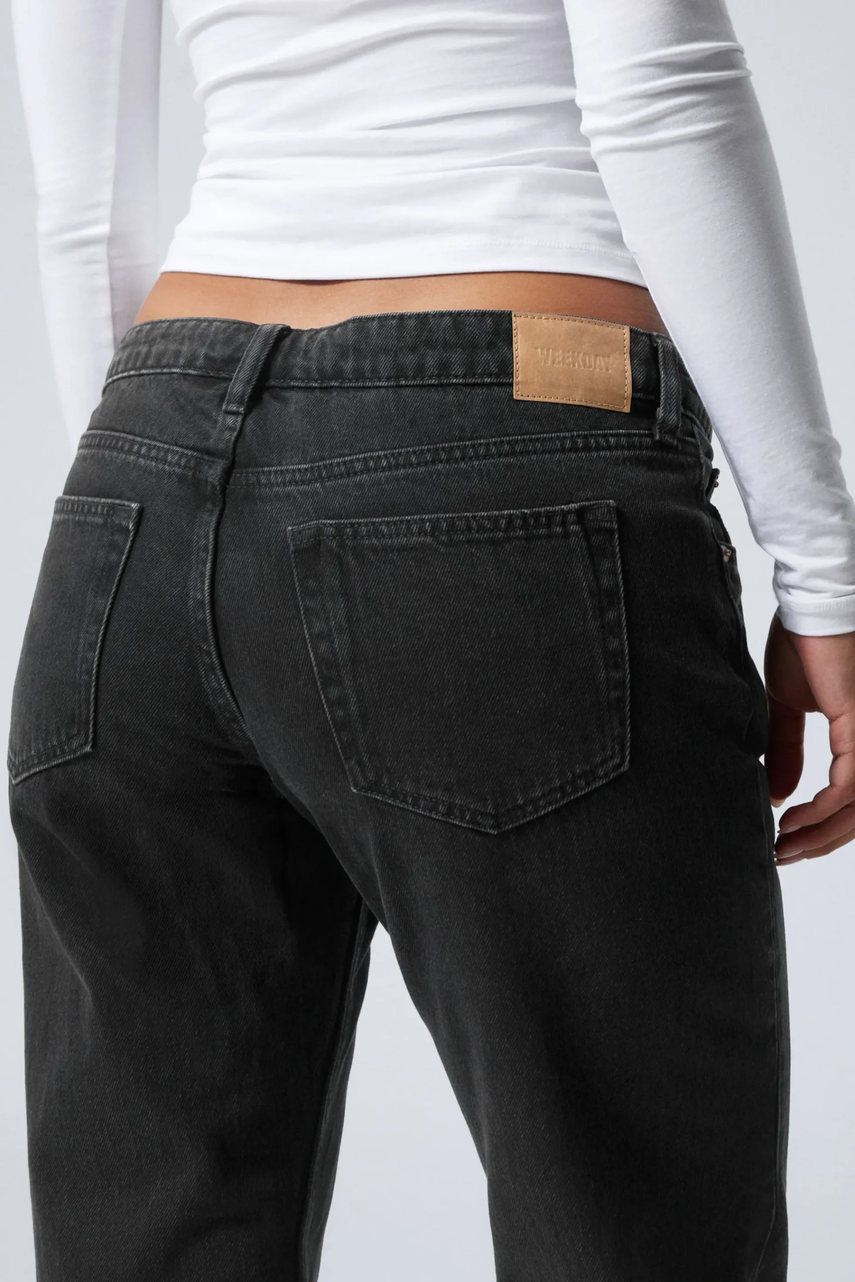 Weekday ARROW LOW RISE REGULAR STRAIGHT LEG JEANS tuned black black Clearance