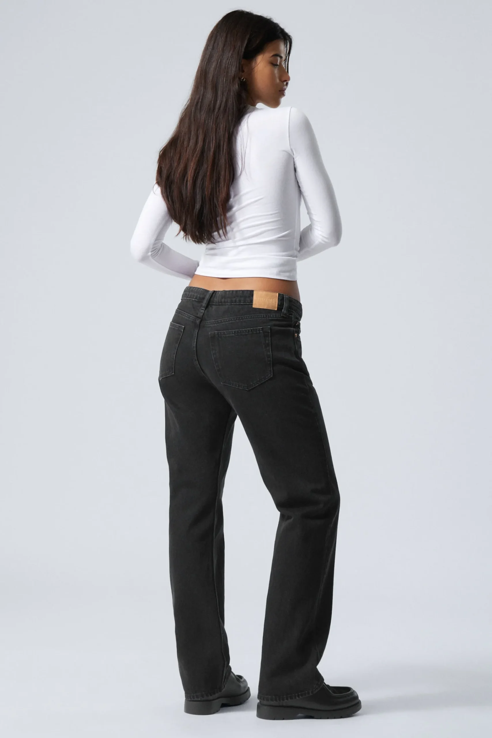 Weekday ARROW LOW RISE REGULAR STRAIGHT LEG JEANS tuned black black Clearance