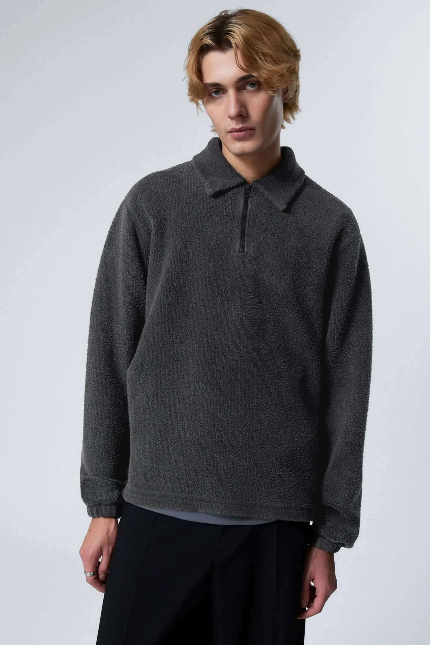 Weekday BOXY HALF-ZIP FLEECE SWEATSHIRT washed black Fashion