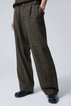 Weekday CHECKED LOOSE SUITING TROUSERS dark mole check Shop