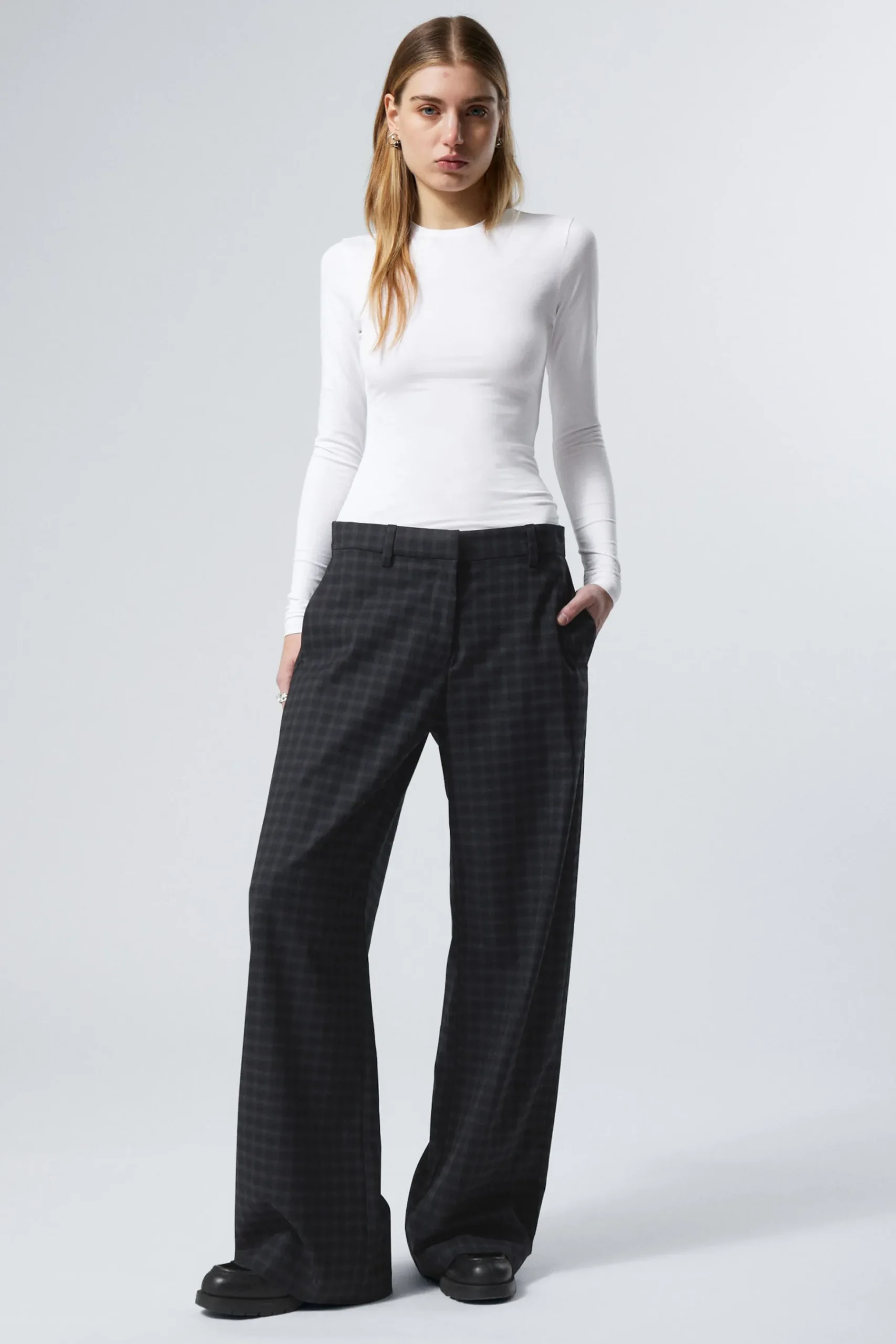Weekday CHECKED LOW LOOSE SUIT TROUSERS dark blue check Best