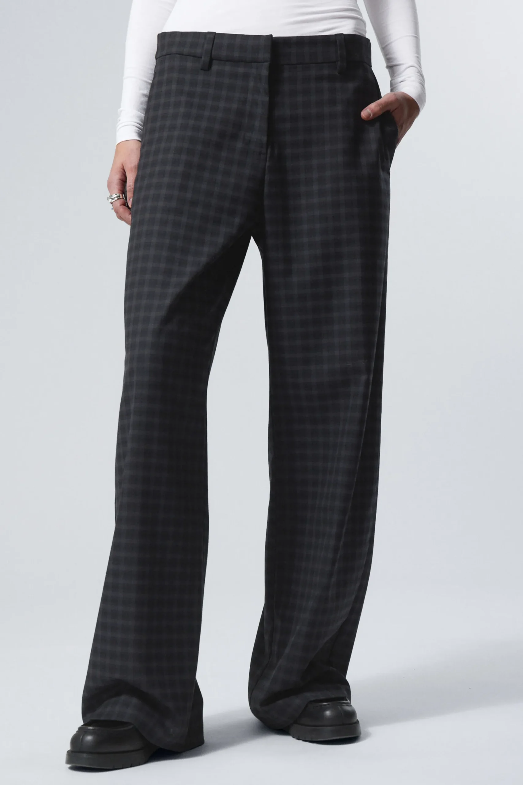 Weekday CHECKED LOW LOOSE SUIT TROUSERS dark blue check Best