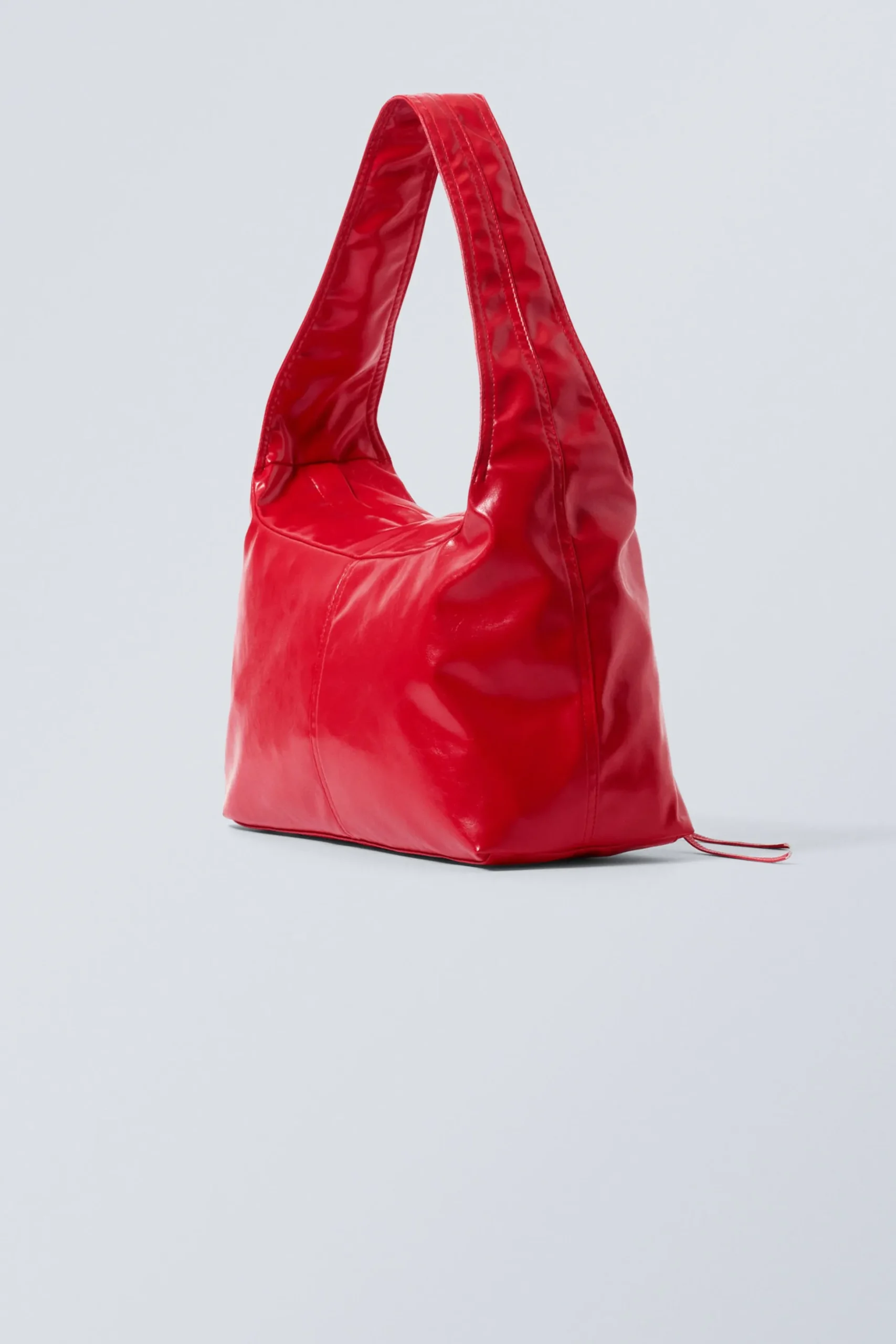 Weekday COATED RECTANGULAR SHOULDER BAG glossy red Discount