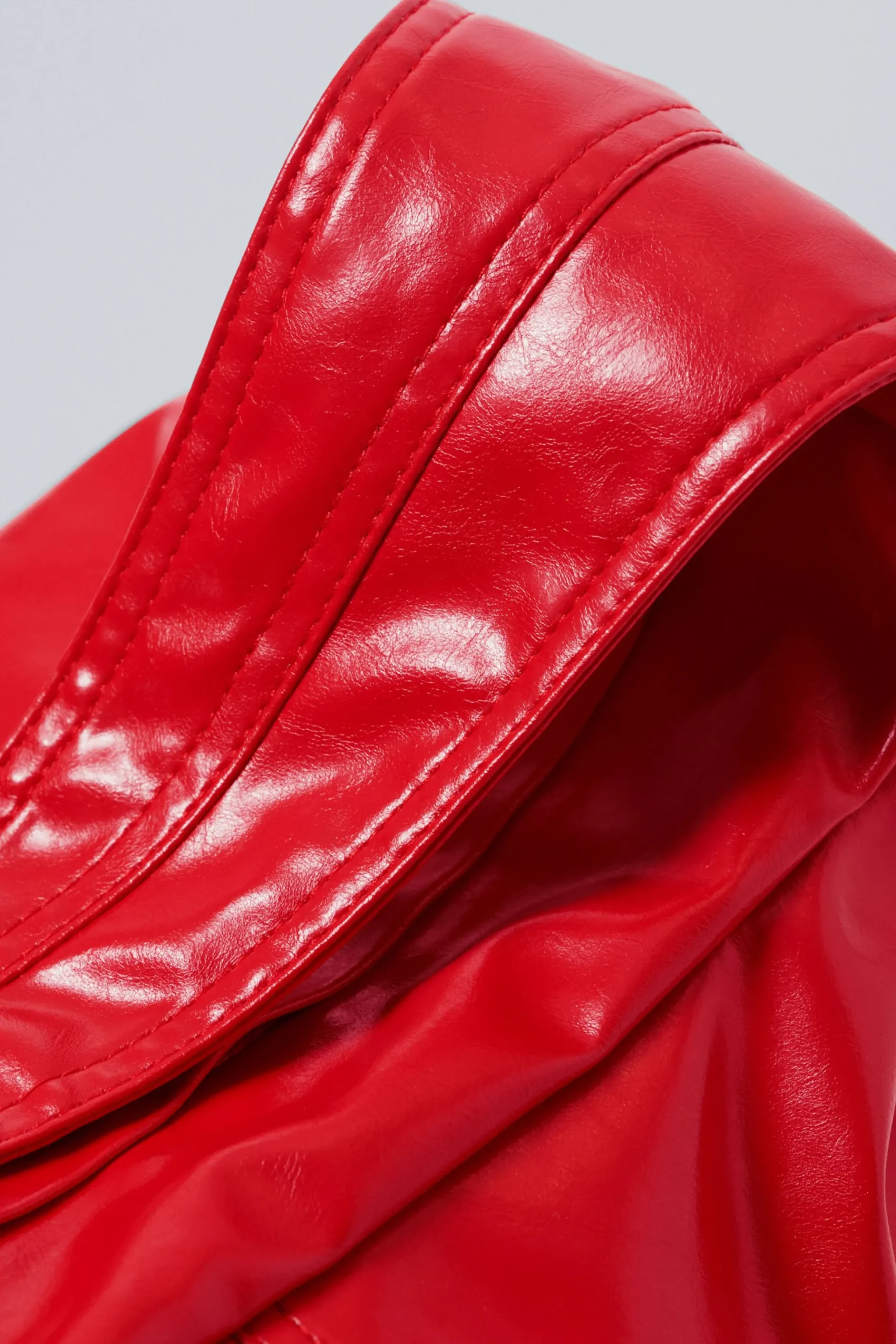 Weekday COATED RECTANGULAR SHOULDER BAG glossy red Discount