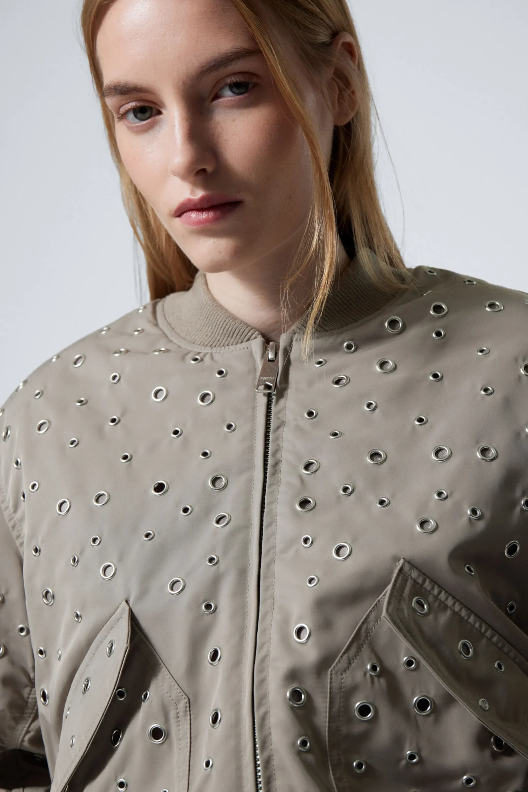 Weekday CROPPED EYELET BOMBER JACKET dusty mole Best