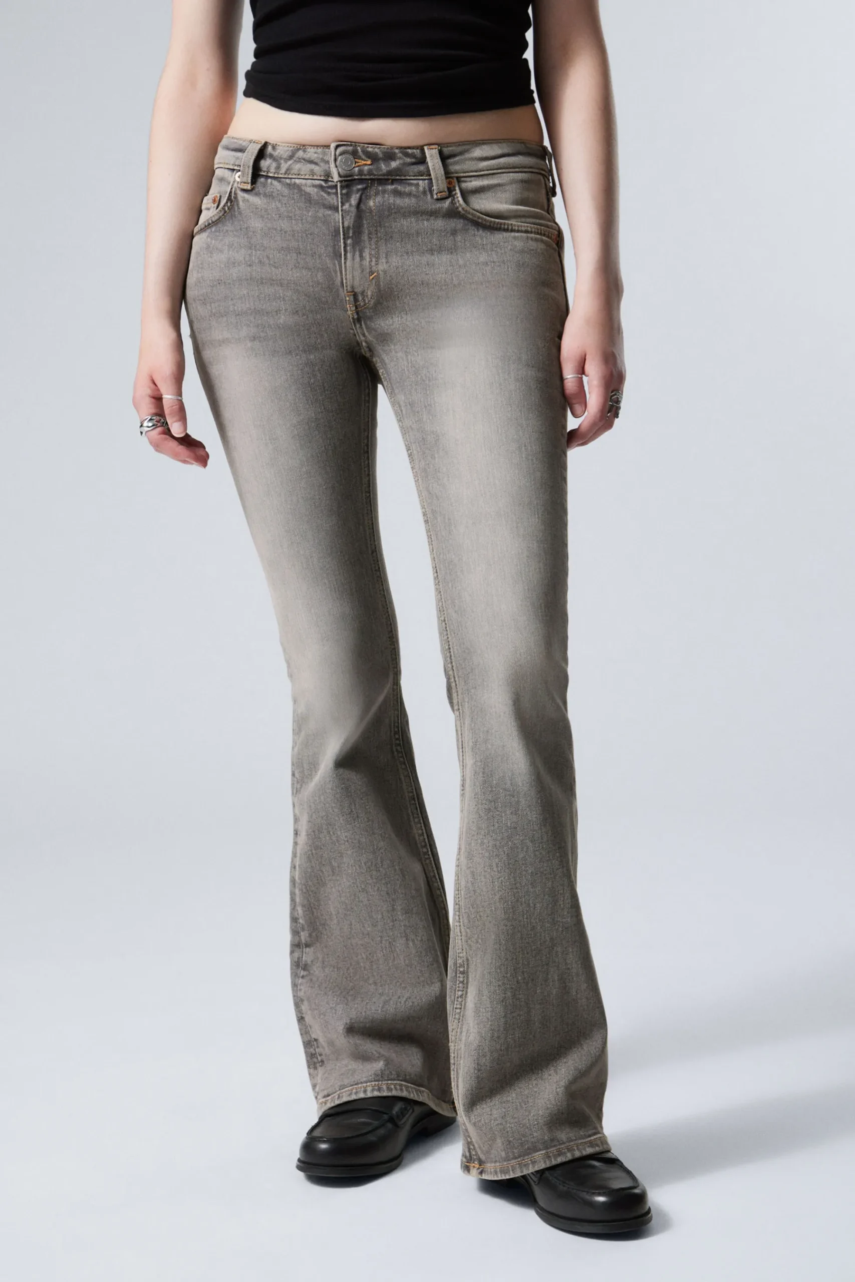 Weekday FLAME LOW RISE SLIM FLARED LEG JEANS canyon grey medium grey Best