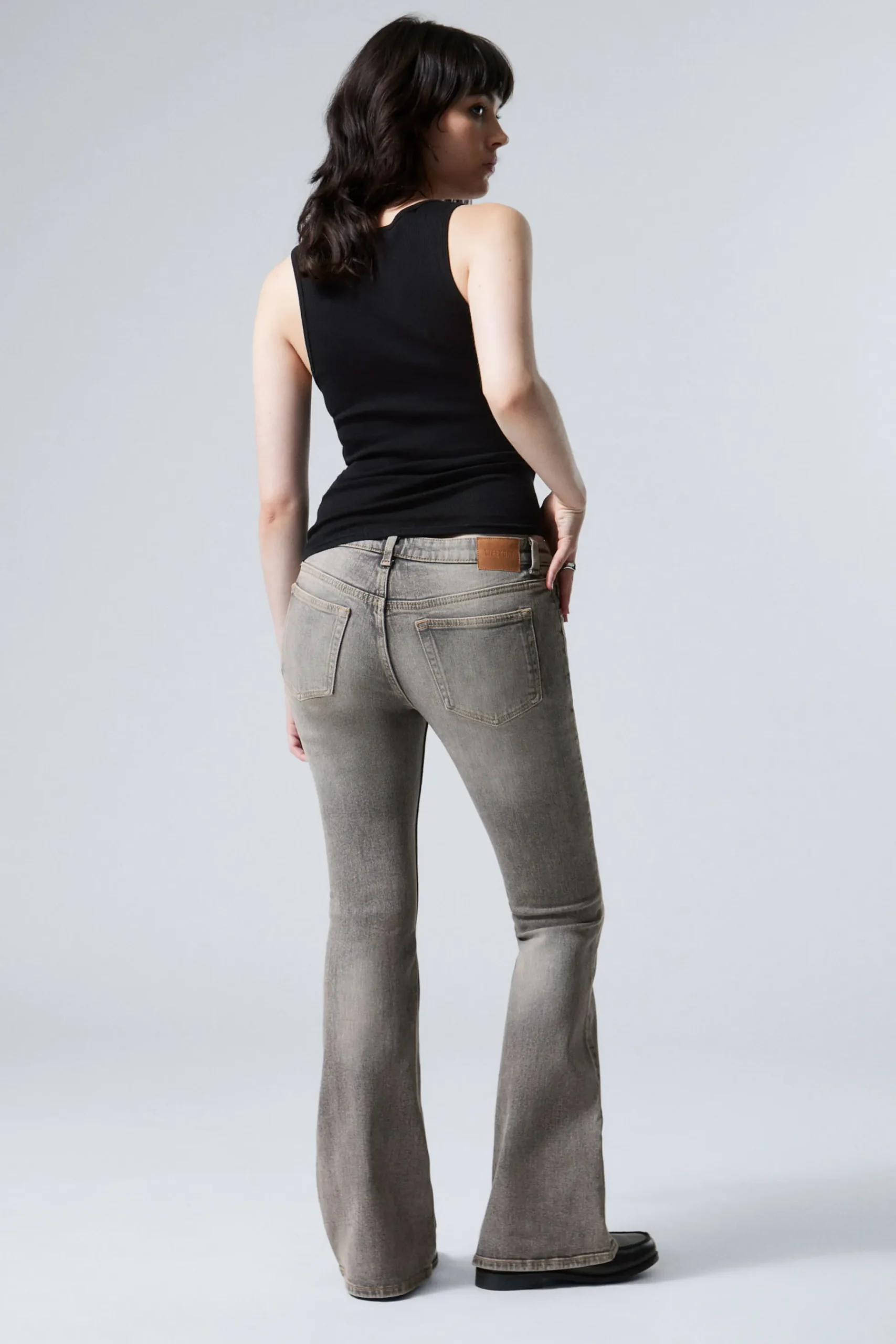 Weekday FLAME LOW RISE SLIM FLARED LEG JEANS canyon grey medium grey Best