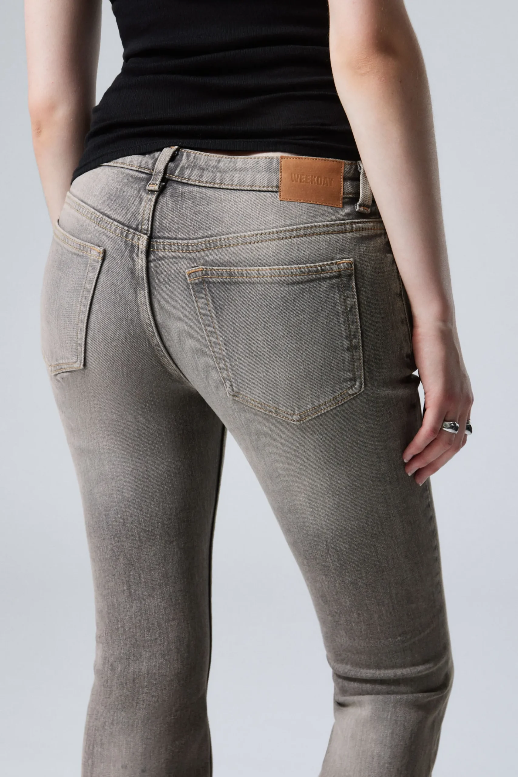 Weekday FLAME LOW RISE SLIM FLARED LEG JEANS canyon grey medium grey Best