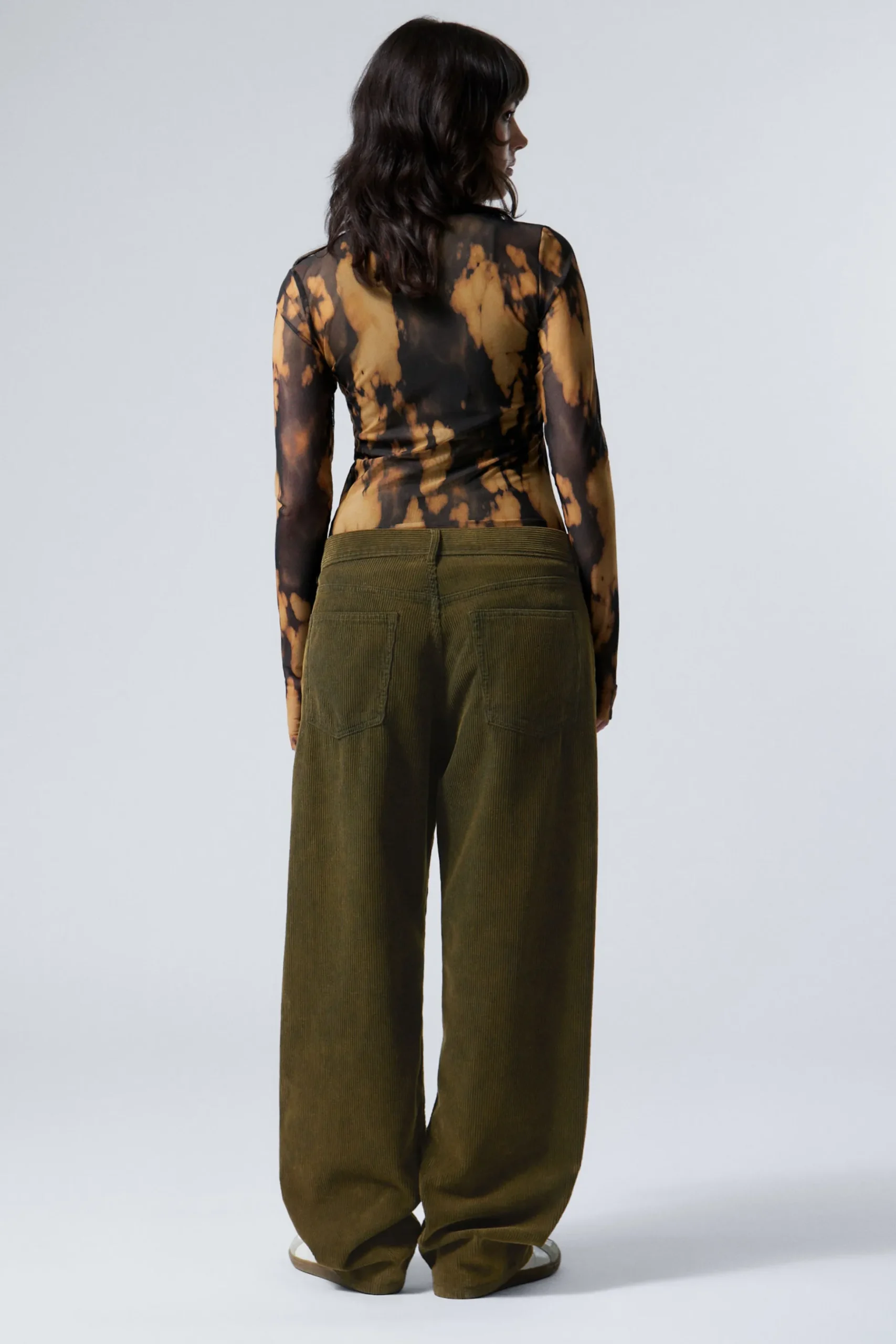 Weekday GALAXY LOOSE STRAIGHT CORD TROUSER washed dark khaki green Cheap