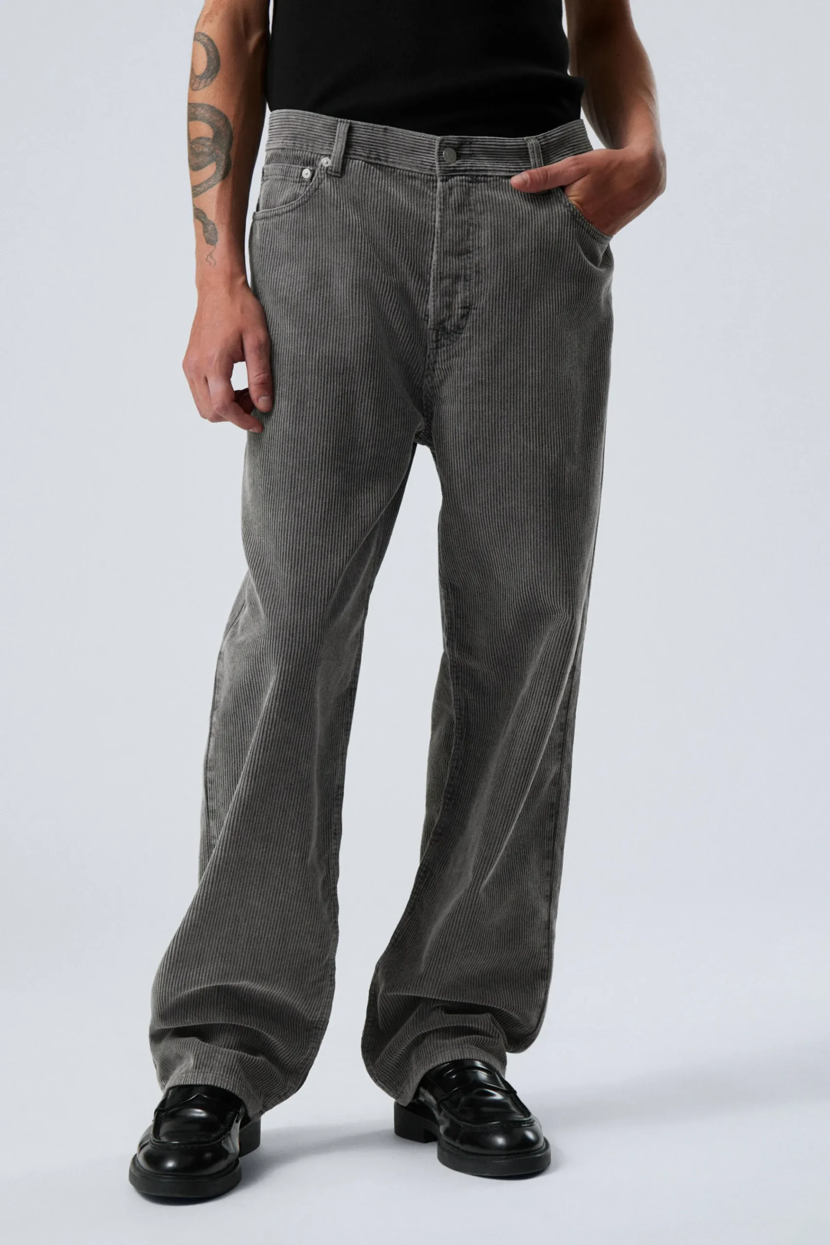 Weekday GALAXY LOOSE STRAIGHT CORD TROUSER washed black Cheap