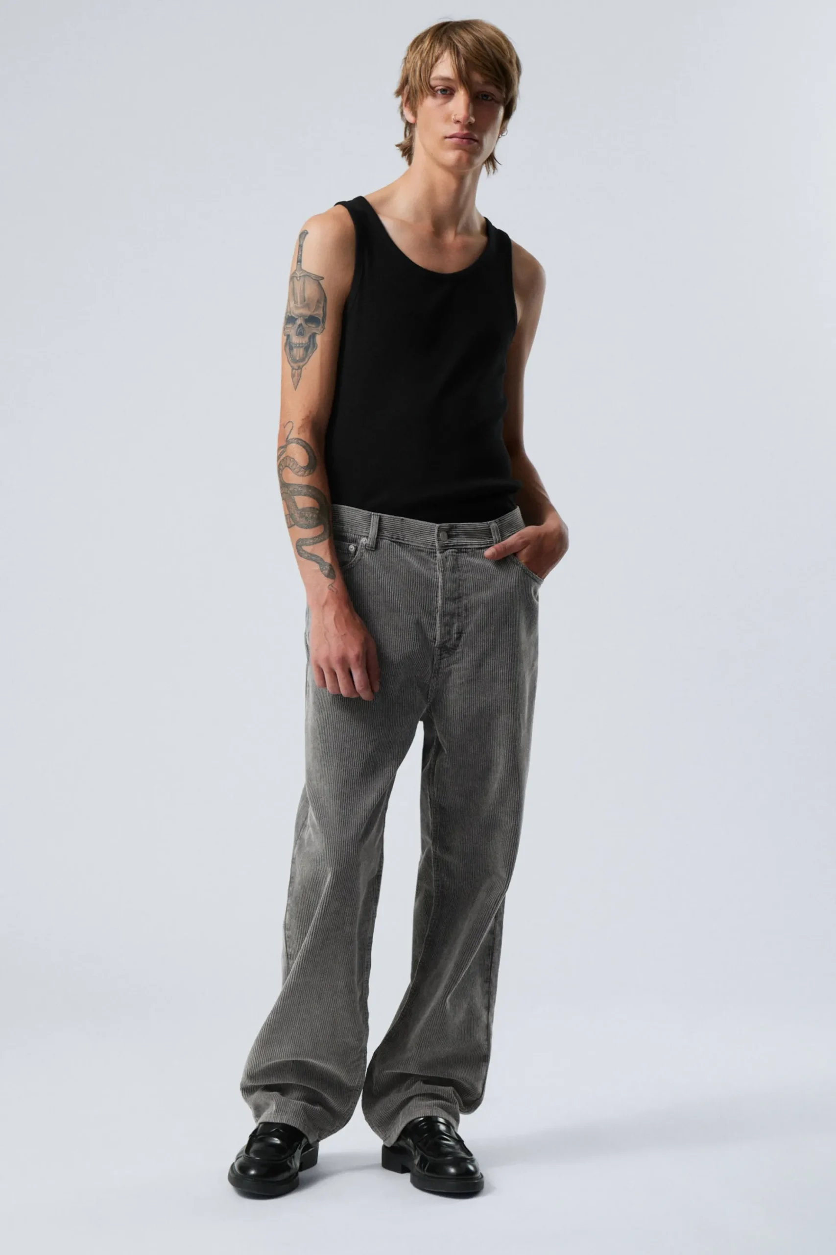 Weekday GALAXY LOOSE STRAIGHT CORD TROUSER washed black Cheap