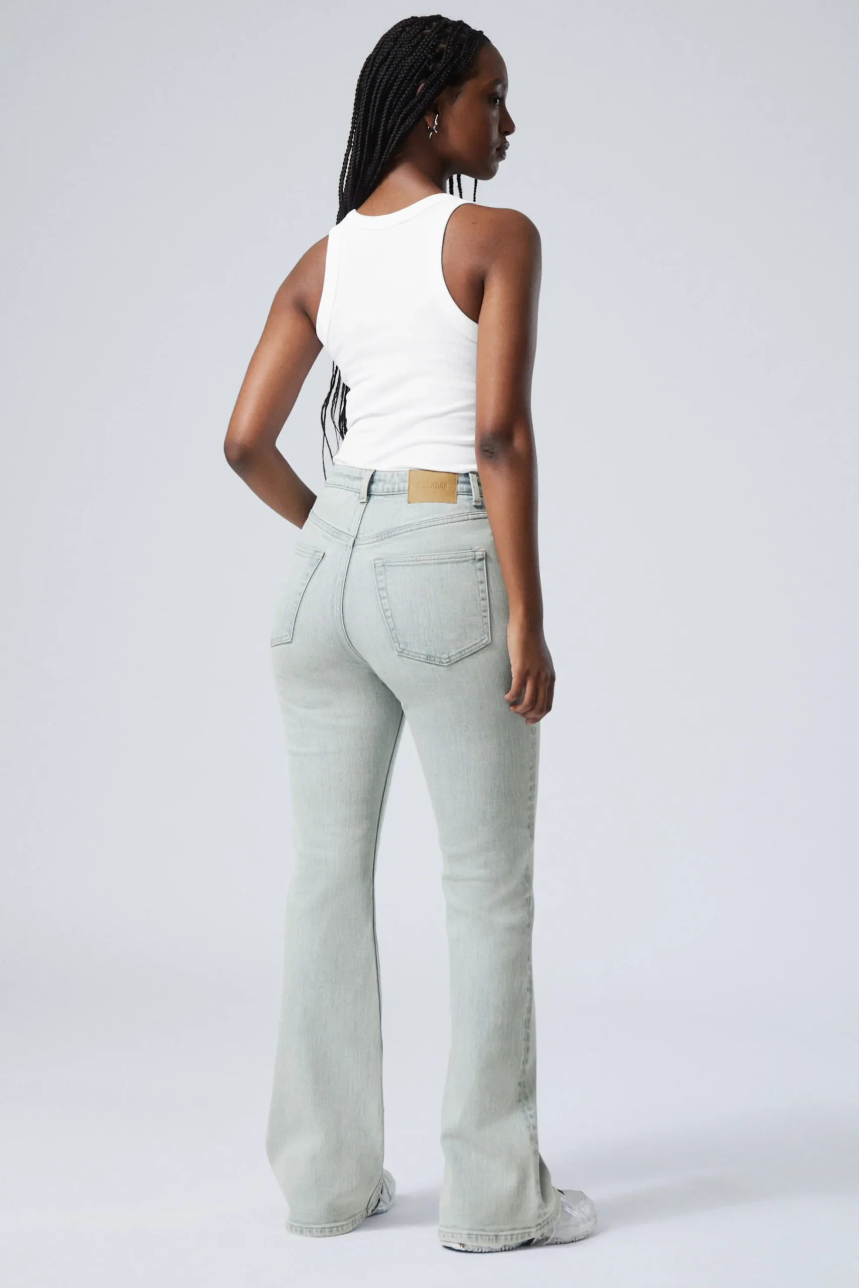 Weekday GLOW CURVE HIGH WAISTED REGULAR FLARED LEG JEANS snow blue light blue Online