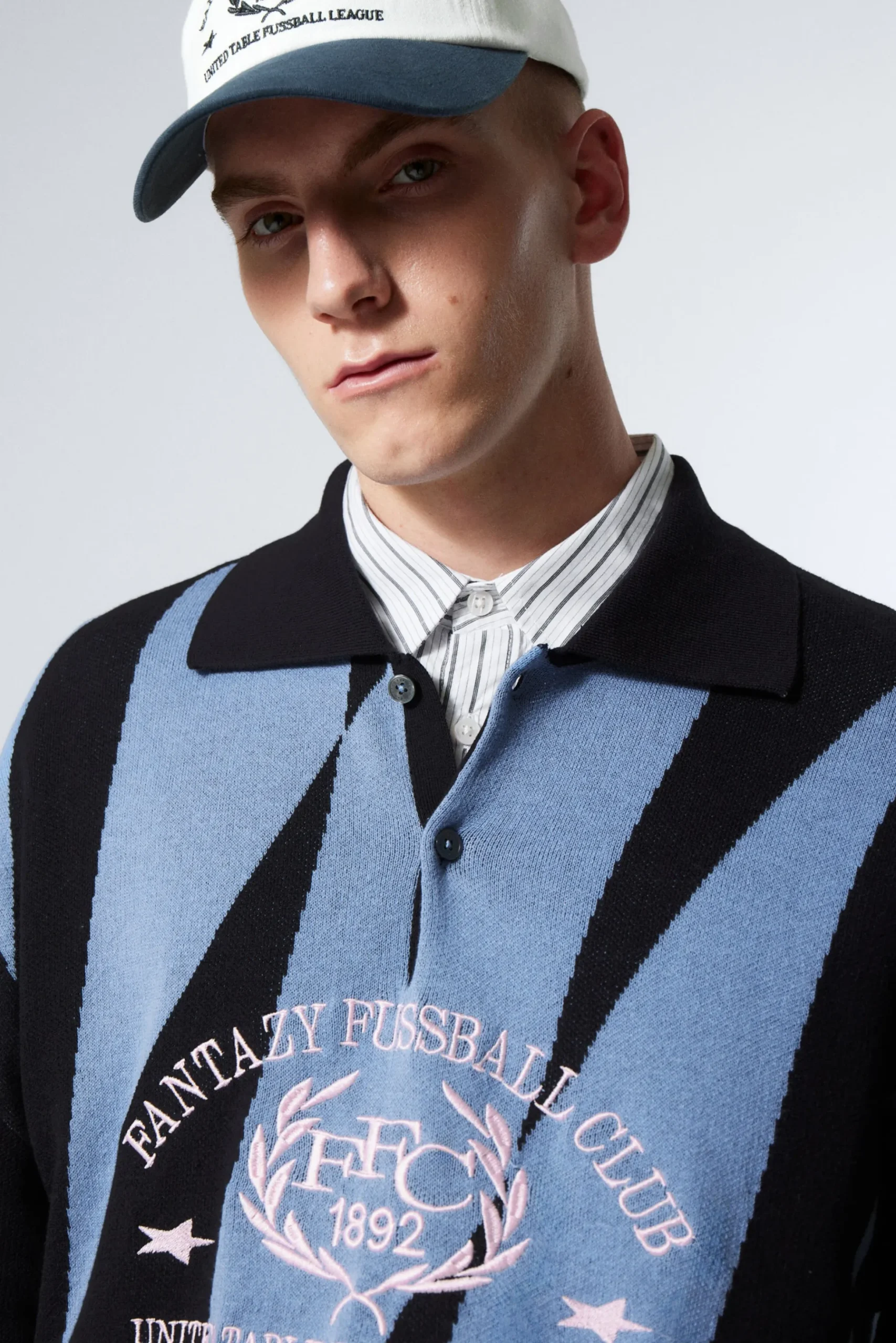 Weekday GRAPHIC POLO SWEATER black/blue fantazy fussball Hot