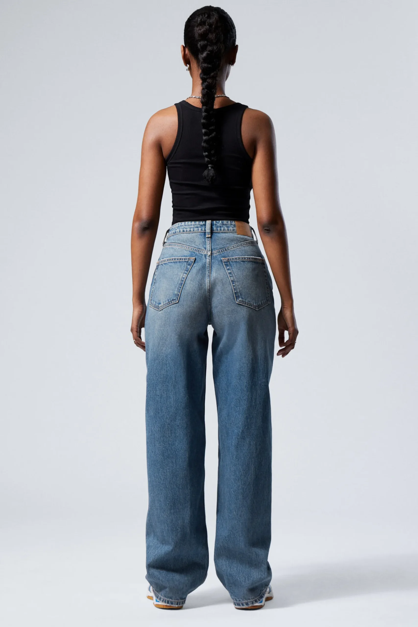 Weekday HALO CURVE HIGH WAISTED REGULAR WIDE LEG JEANS iron blue medium blue Clearance