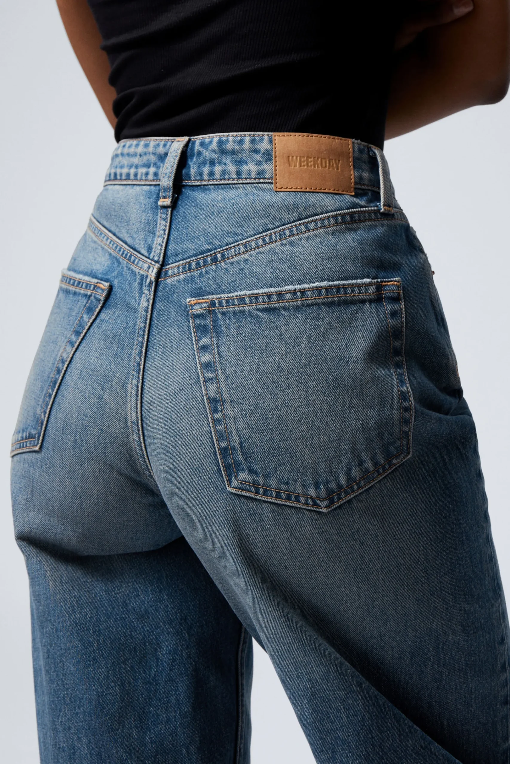 Weekday HALO CURVE HIGH WAISTED REGULAR WIDE LEG JEANS iron blue medium blue Clearance