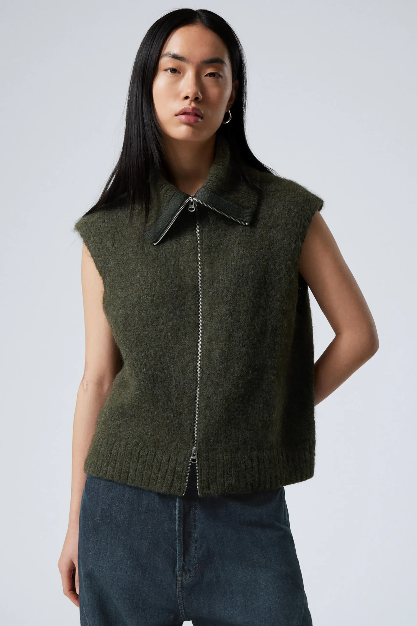 Weekday KNITTED ZIP VEST dark khaki green Fashion