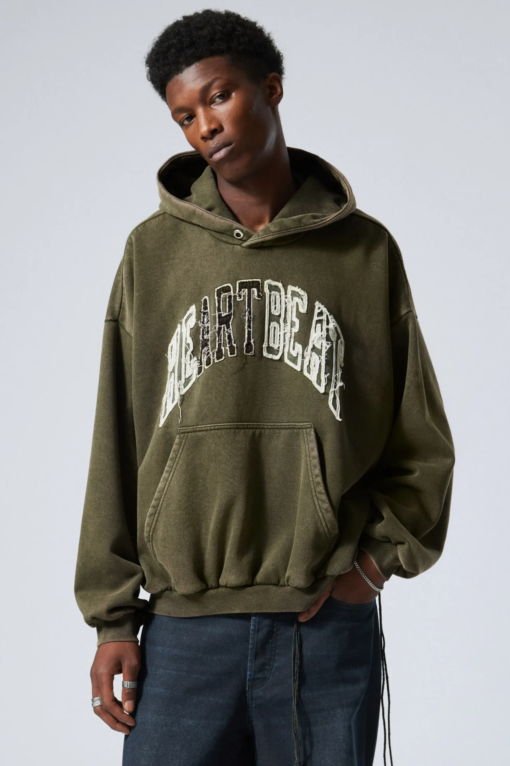 Weekday LOOSE GRAPHIC HEAVYWEIGHT HOODIE dark khaki green heartbeat Outlet
