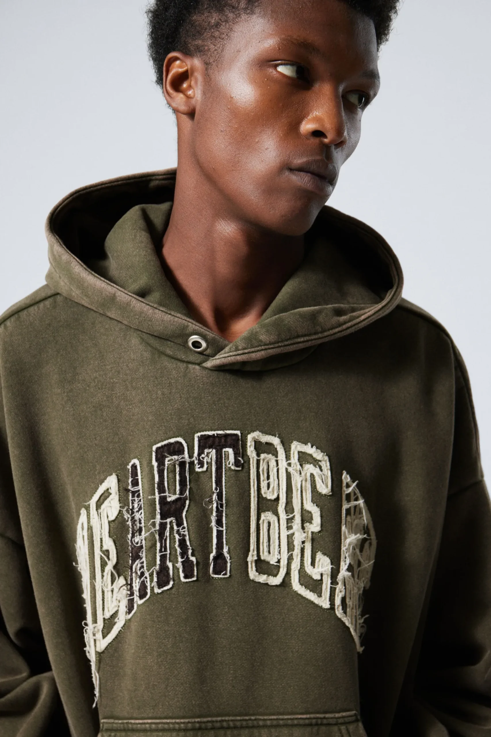 Weekday LOOSE GRAPHIC HEAVYWEIGHT HOODIE dark khaki green heartbeat Outlet