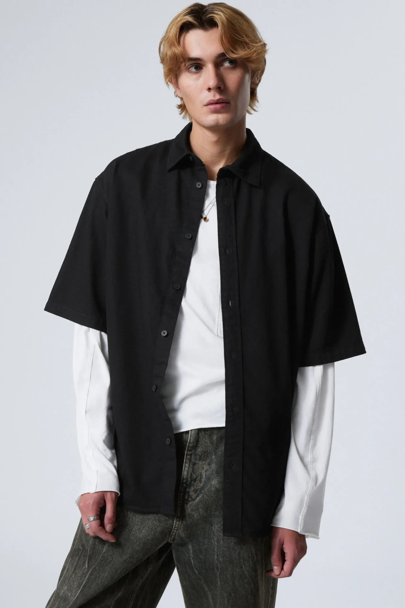Weekday LOOSE SHORT SLEEVE DENIM SHIRT black rinse Store
