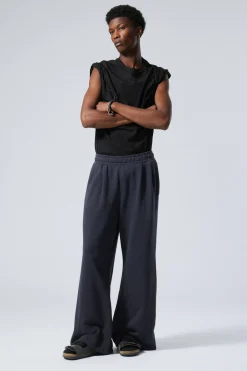 Weekday LOOSE WIDE HEAVYWEIGHT SWEATPANTS washed dark blue New