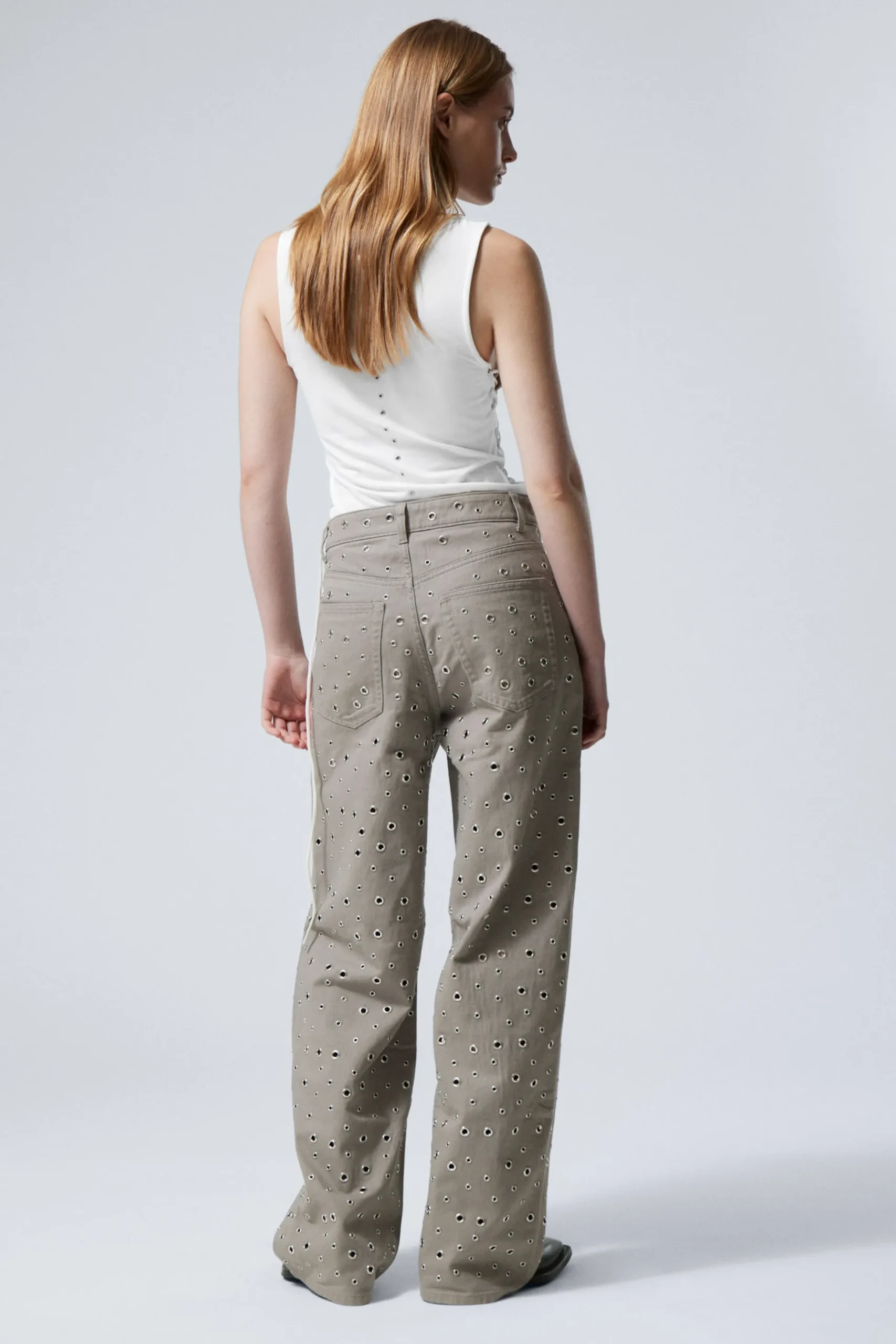 Weekday LOW WAIST LOOSE WIDE LEG EYELET TWILL TROUSERS dusty mole Cheap