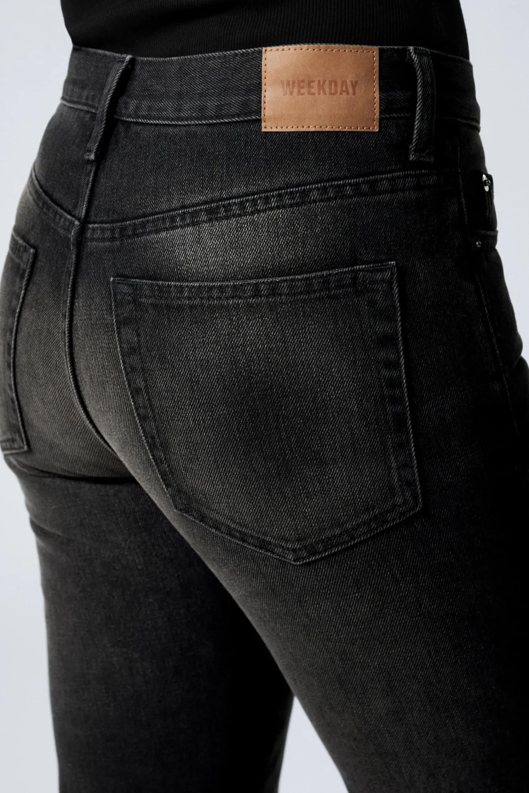 Weekday MOON MID RISE REGULAR BOOTCUT LEG JEANS deep night black Clearance