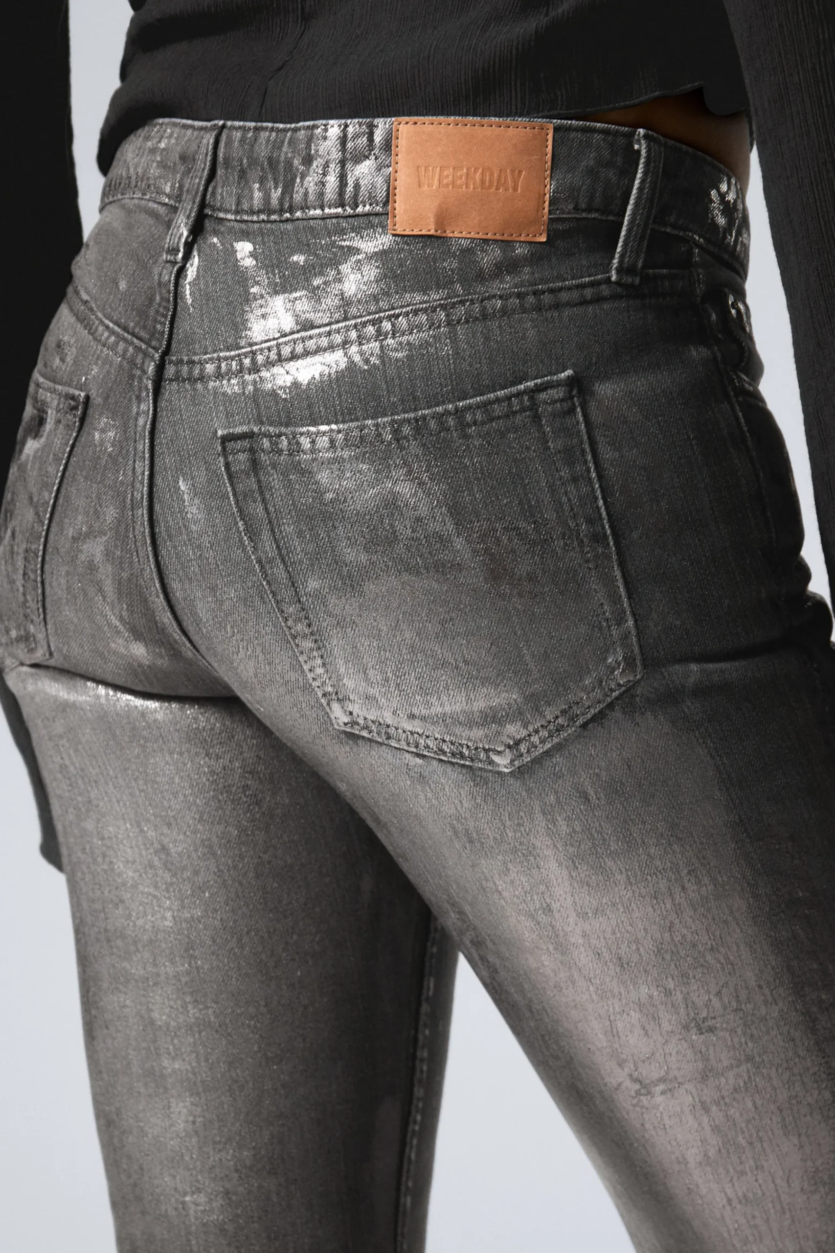 Weekday NOVA FOIL LOW SLIM BOOTCUT JEANS metal grey Shop