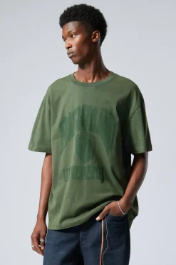 Weekday OVERSIZED GRAPHIC PRINTED T-SHIRT washed dark green Fashion