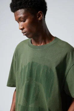Weekday OVERSIZED GRAPHIC PRINTED T-SHIRT washed dark green Fashion