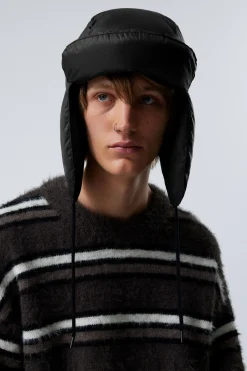 Weekday PADDED RECYCLED DOWN FLAP CAP black stripe Fashion
