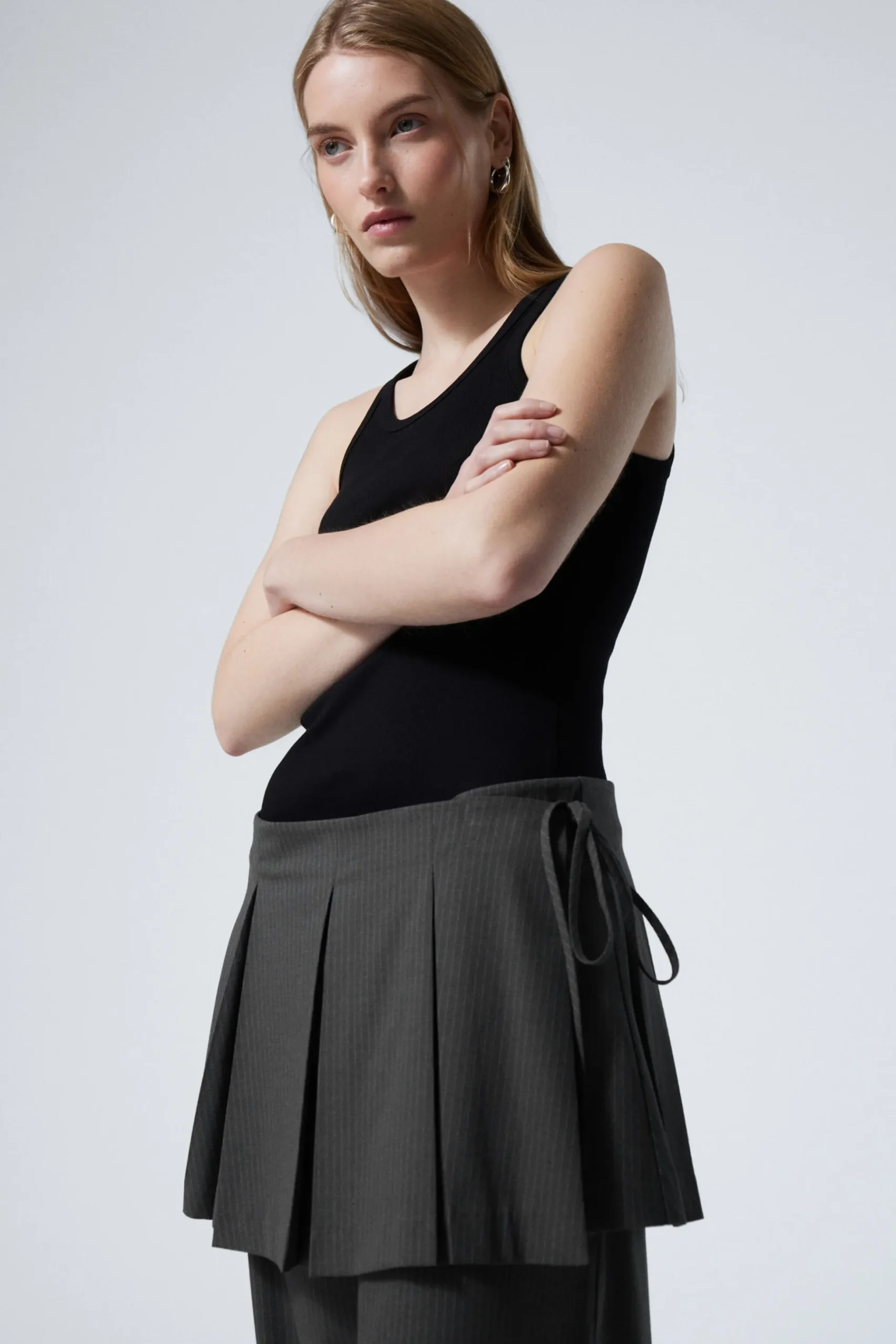 Weekday PLEATED MINI WRAP SKIRT dark grey stripe Online