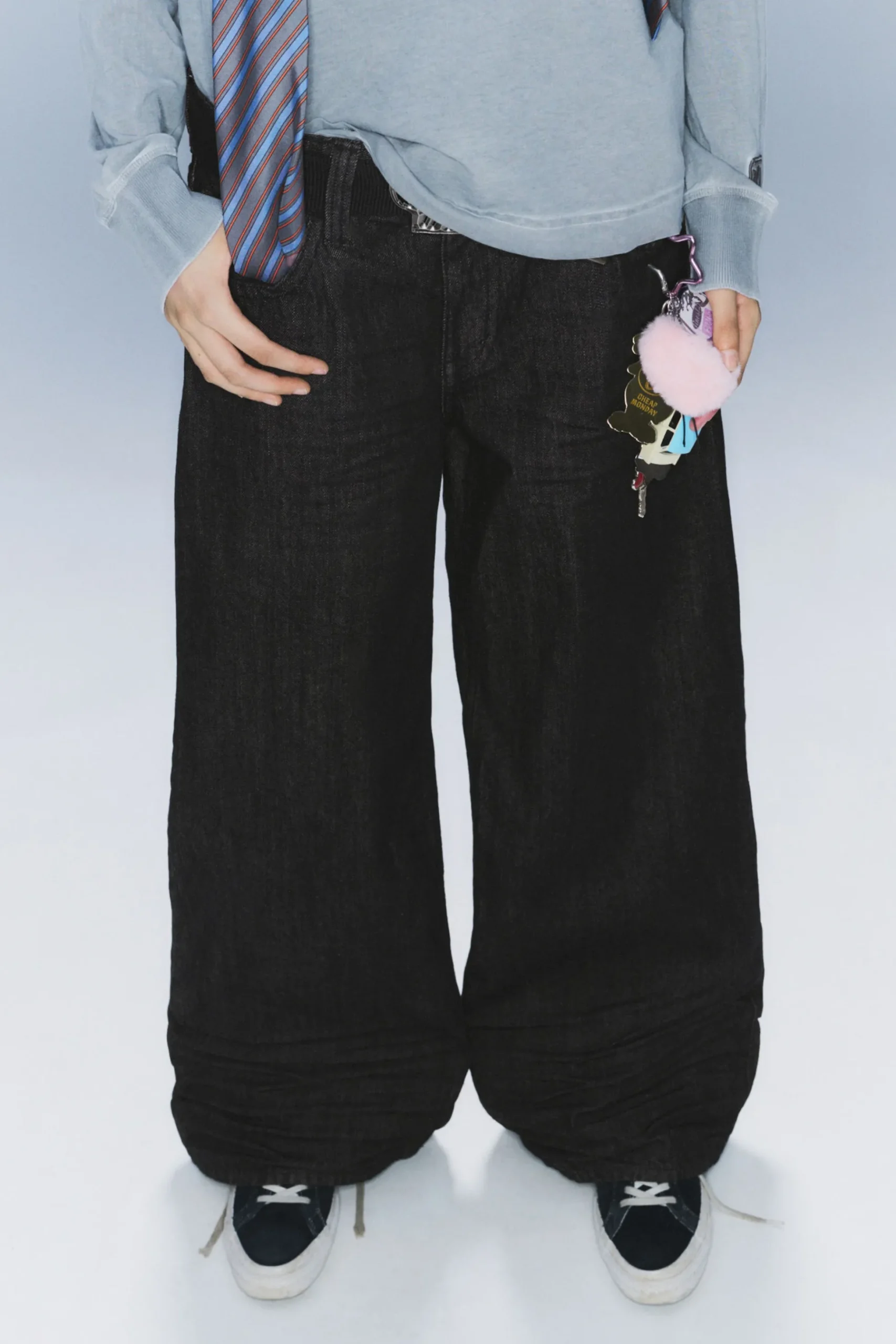 Weekday POSER REGULAR WAIST LOOSE WIDE JEANS extra black rinse Cheap