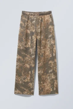 Weekday PRINTED LOOSE FIT SWEATPANTS khaki woodland Best