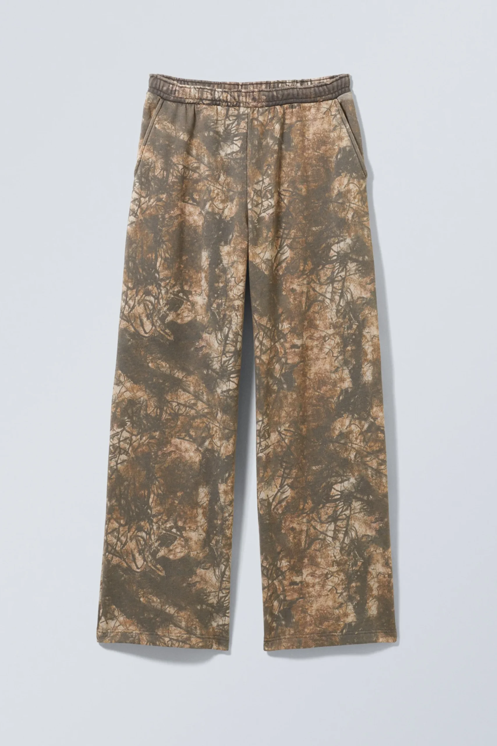 Weekday PRINTED LOOSE FIT SWEATPANTS khaki woodland Best