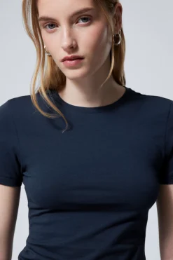 Weekday SLIM FITTED T-SHIRT dark blue Fashion