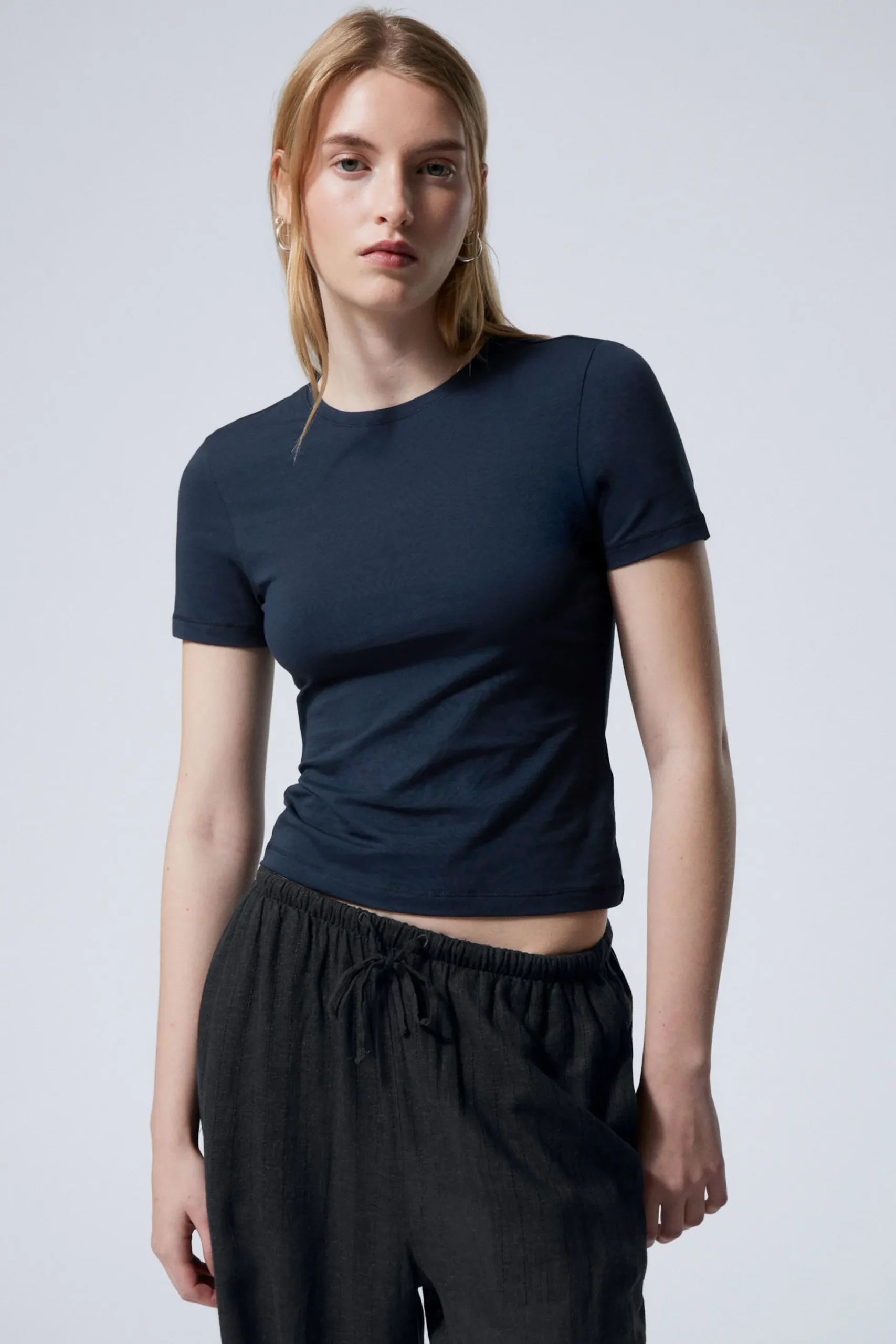 Weekday SLIM FITTED T-SHIRT dark blue Fashion