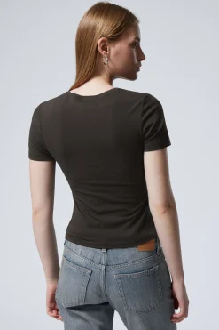 Weekday SLIM FITTED T-SHIRT dark brown Best