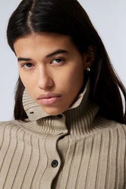 Weekday SLIM KNITTED TURTLENECK CARDIGAN dusty beige Online