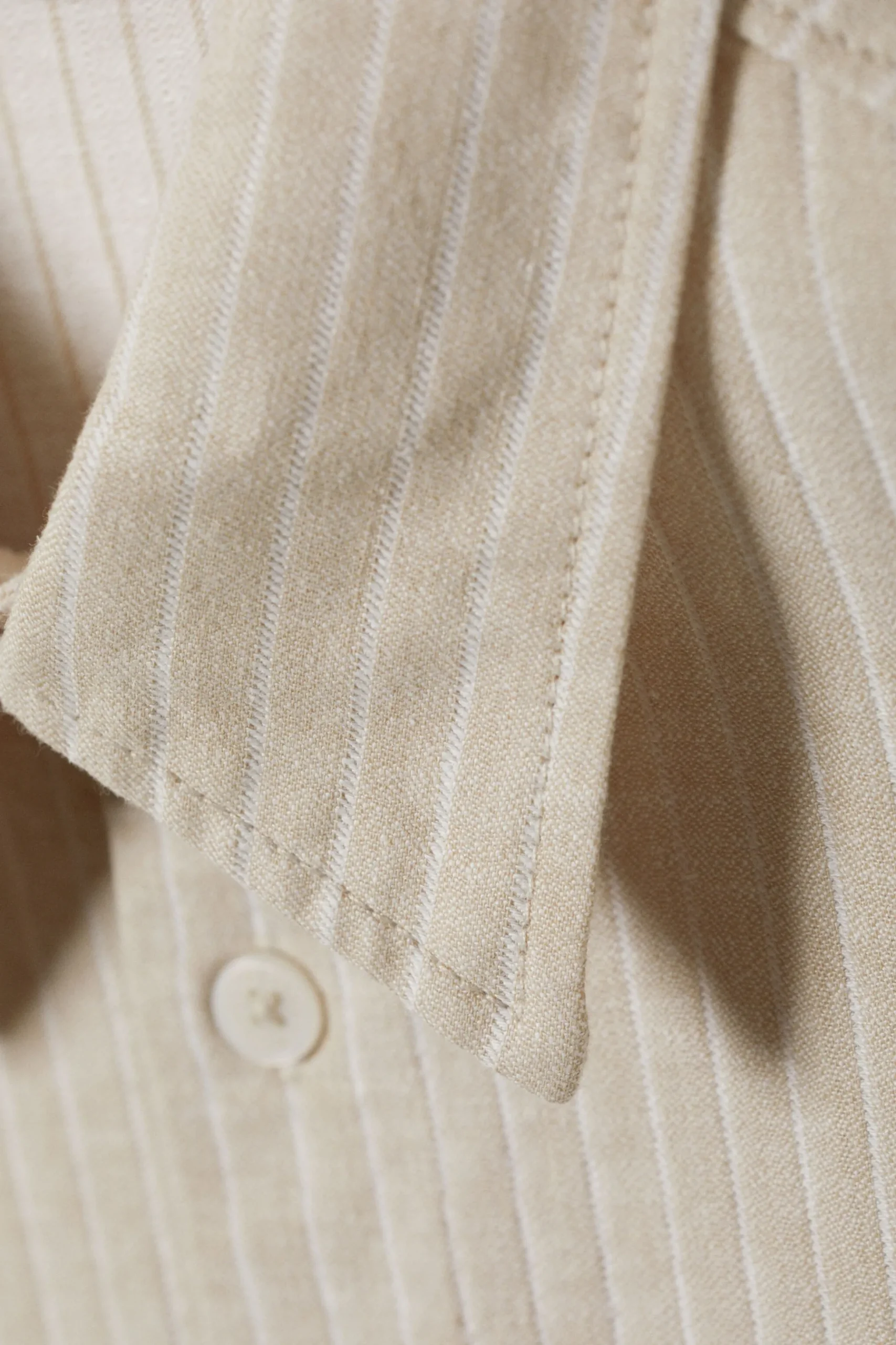 Weekday STRIPED SHORT SLEEVE LINEN BLEND SHIRT ecru stripe Outlet