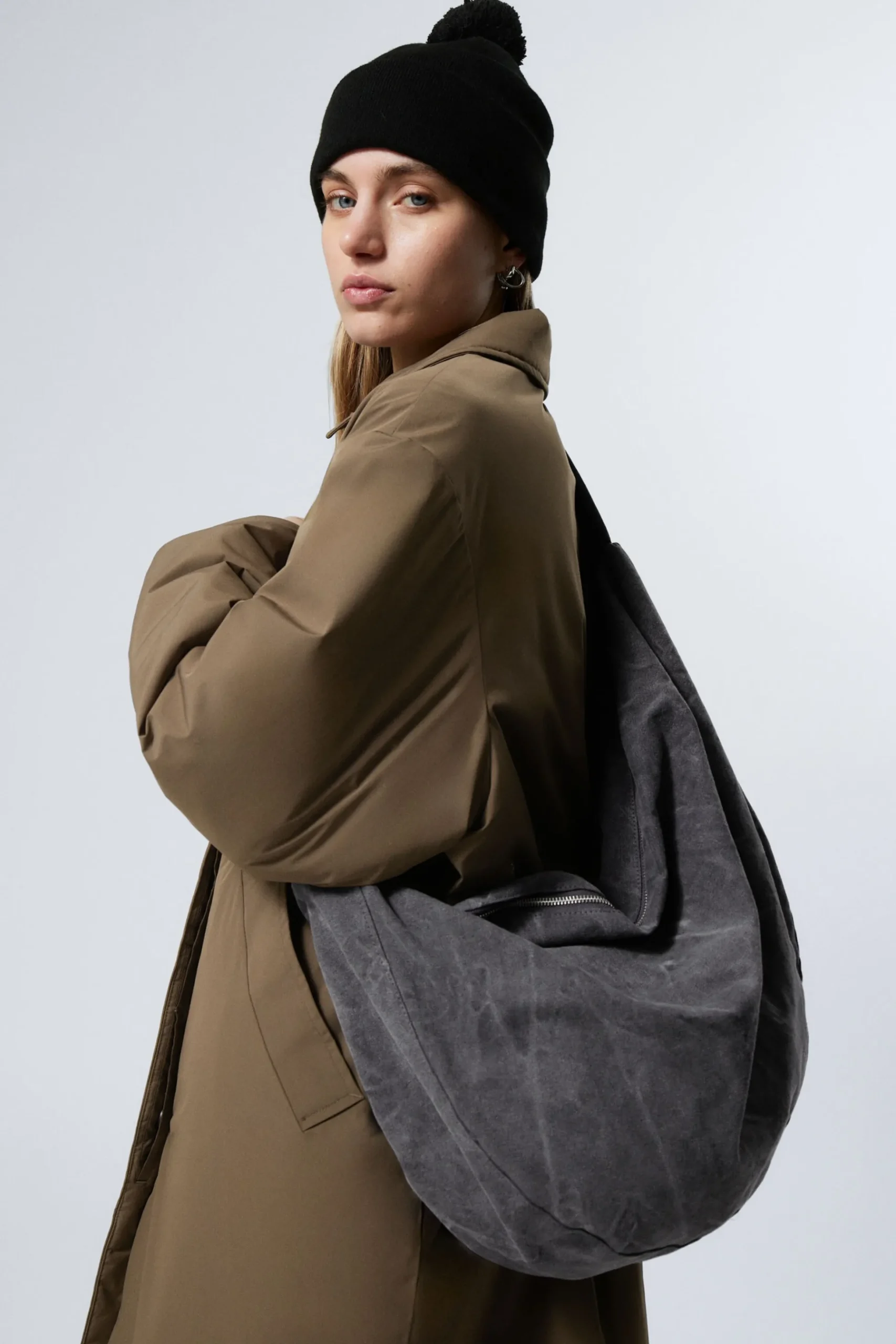 Weekday WASHED COTTON CROSSBODY BAG washed dark grey Hot