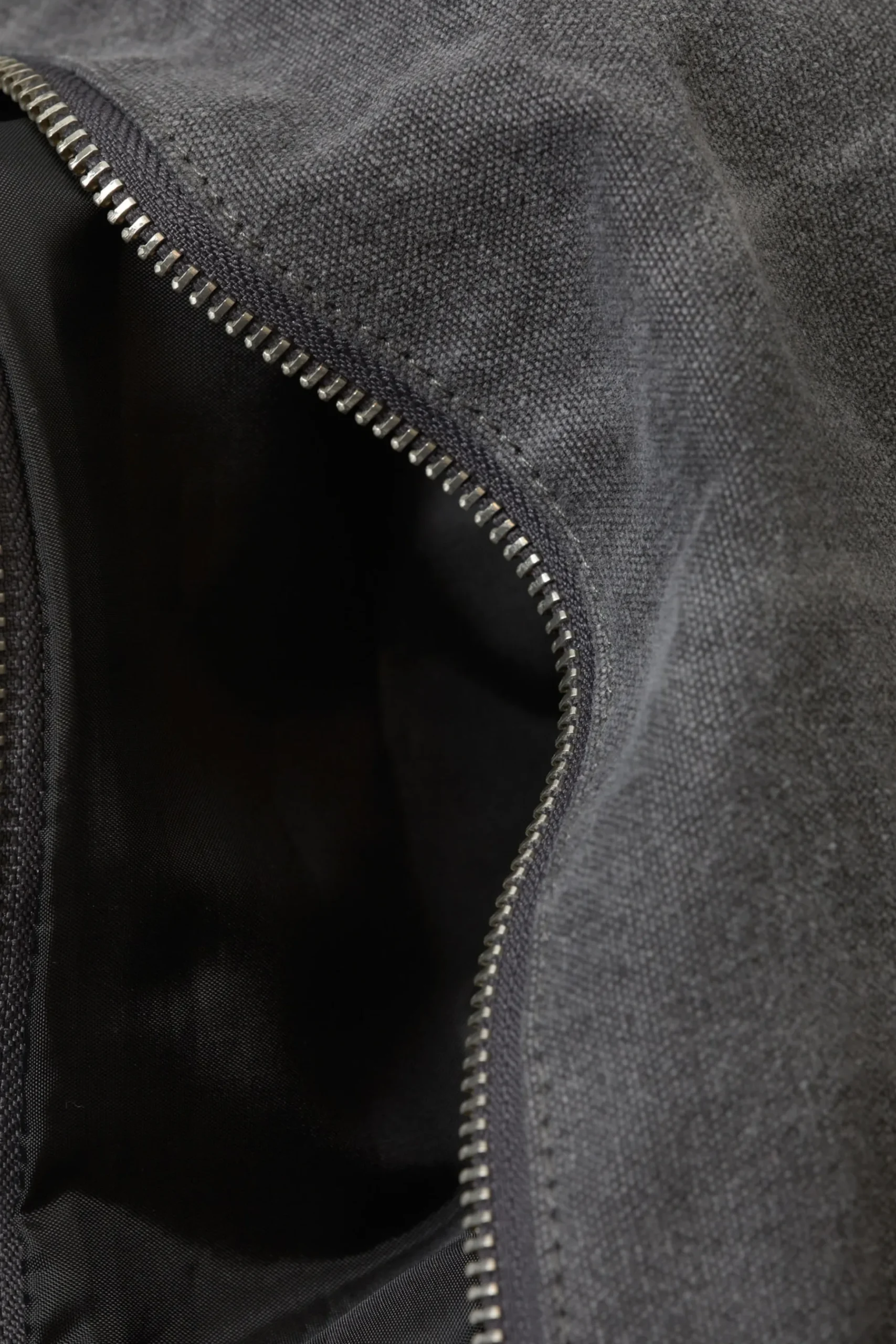 Weekday WASHED COTTON CROSSBODY BAG washed dark grey Hot