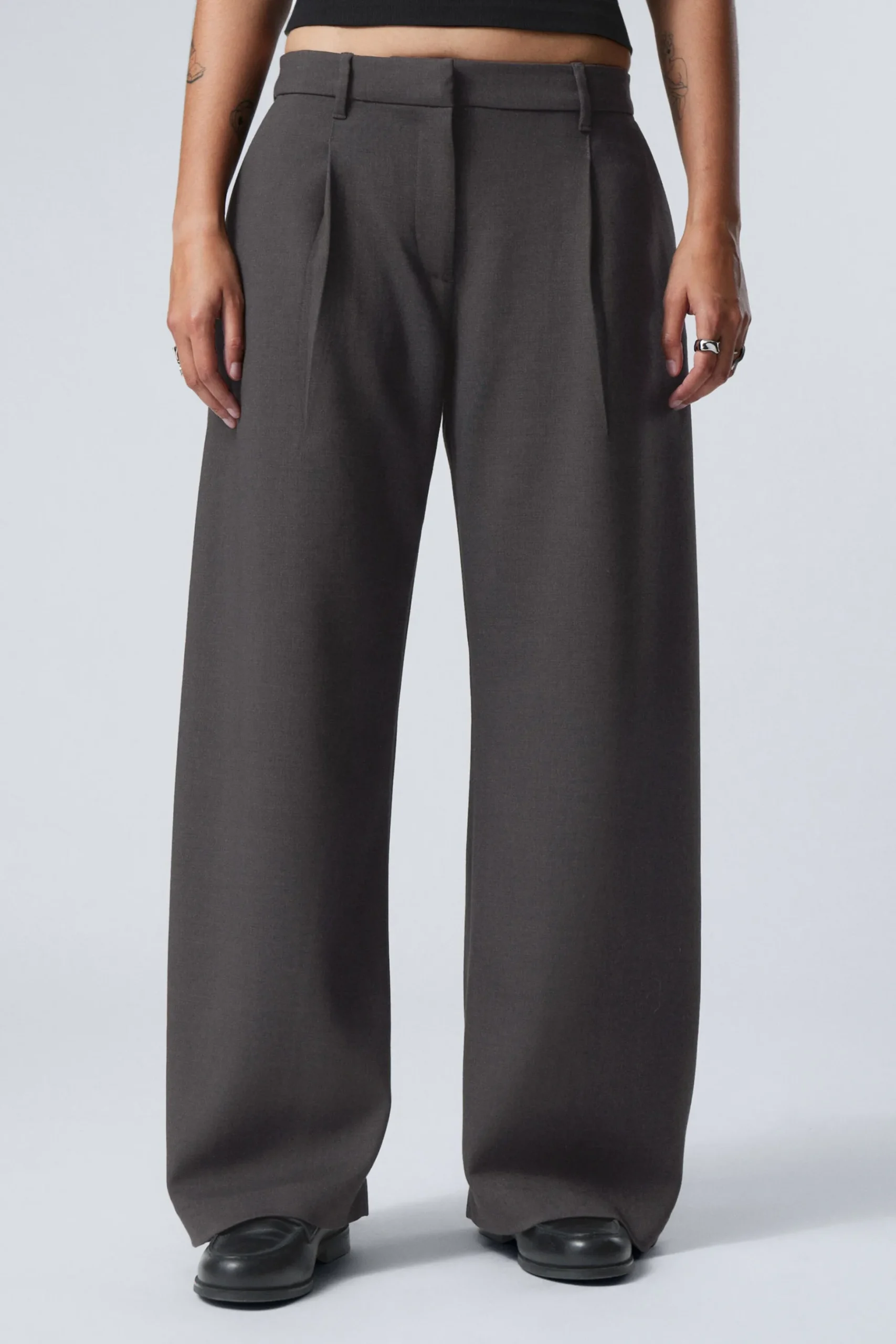 Weekday WIDE PLEATED TROUSERS dark grey melange Flash Sale